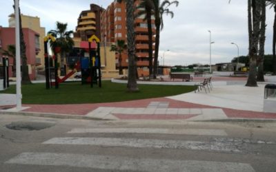 Los Populares de Tavernes advierten del peligro de atropellos en la nueva zona de juegos de la Playa y exigen que se coloque una valla perimetral